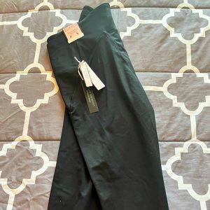 Victoria’s Secret Black Leggings. Size 6. Never worn! New with tags!
